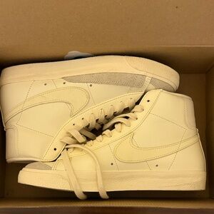 Nike Blazer Mid 77 Milk